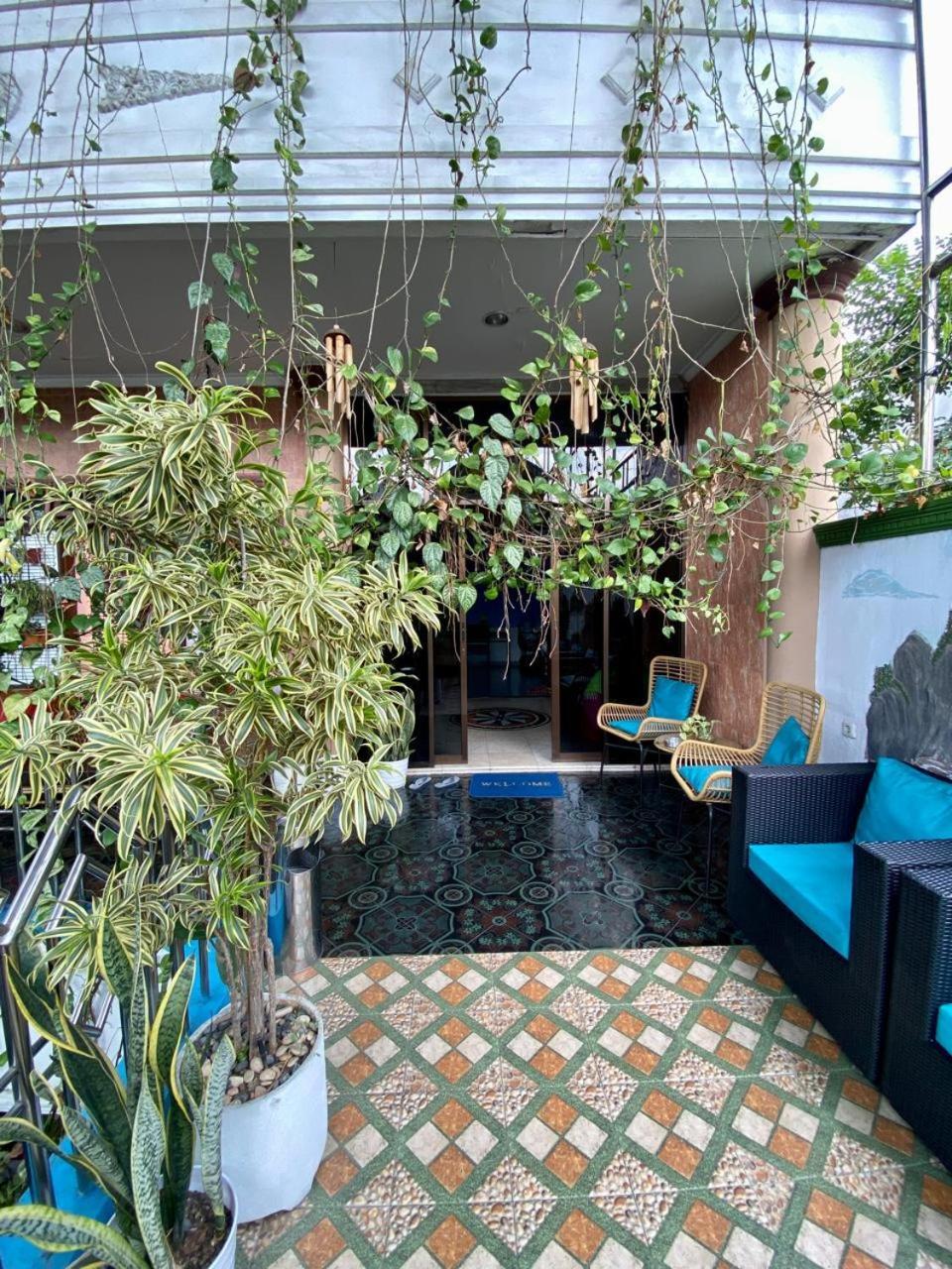 Mador Malang Dorm Hostel Exterior photo