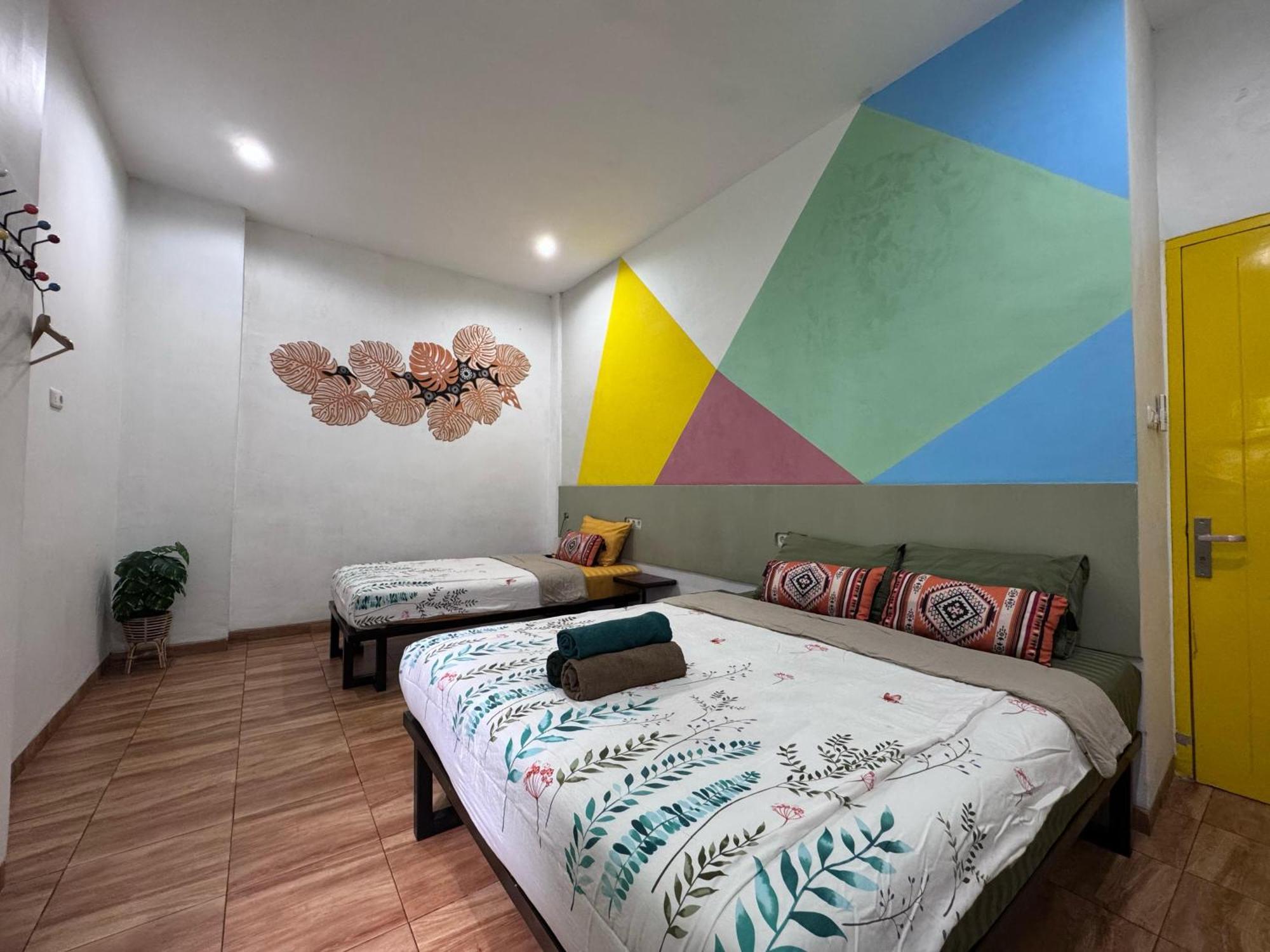 Mador Malang Dorm Hostel Exterior photo